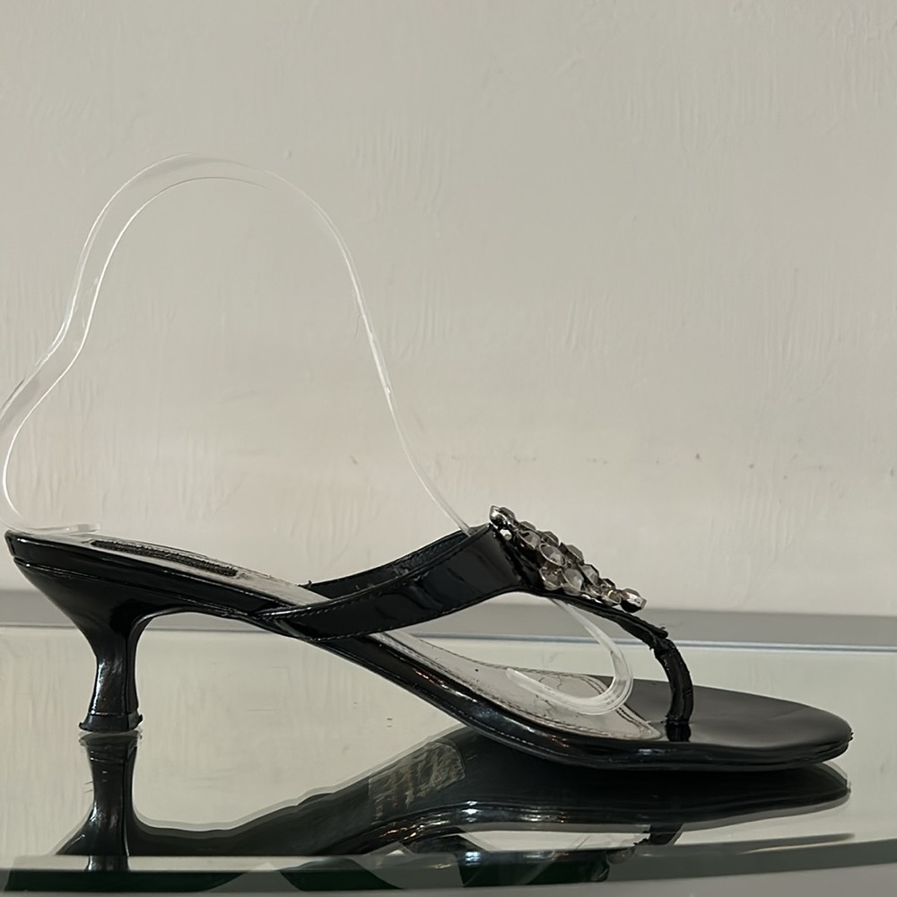 WHITE HOUSE BLACK MARKET Lilly Jewel Thong Sandals Kitten Heel, size 6.5, shoes - Picture 7 of 15